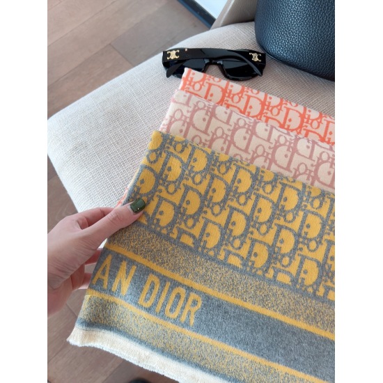 2023.10.05 30 DIOR Dior CD jacquard logo printed large square scarf scarf shawl blanket three use, material: 57% Kashmir imported cashmere 43% wool fabric. The pastoral style coconut tree plant series is a super stunning one! A genuine order from Super Be