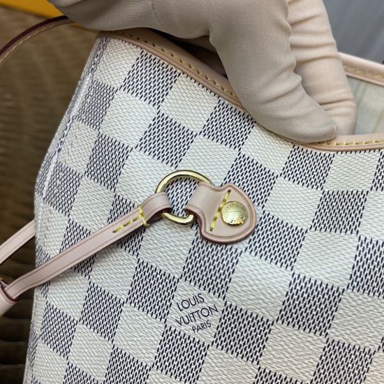 20231125 Internal Price P500 Top Original Order [Exclusive Background] M40995, N41361 White Grid Apricot [Taiwan Goods] All Steel Hardware ✅ Classic shopping bag 31cm LV Louis Vuitton's new Neverfull reinterprets the classic handbag and explores the exqui