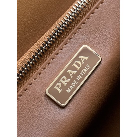 On March 12, 2024, the new P830 crossbody 1BD321 is a retro and high-end bag that catches the eye at first glance. It is made of cowhide and has a unique triangular logo. The long shoulder strap is adjustable, and it can be used for both single shoulder a