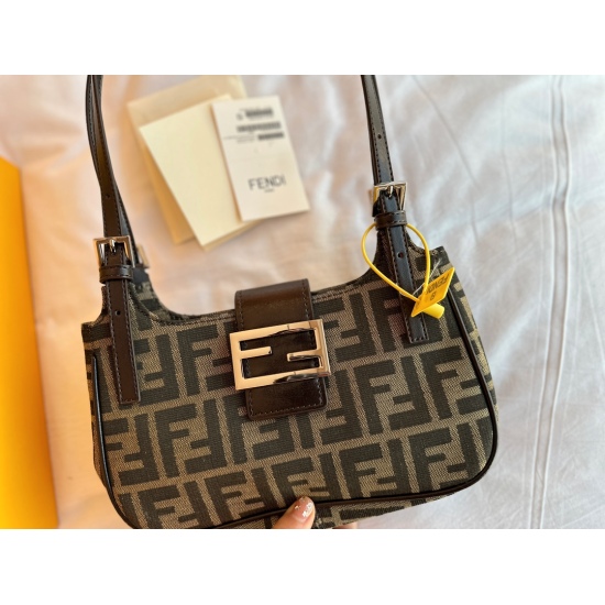 On October 26, 2023, with a box size of 24 * 14cm, Fendi Rare Double Shoulder Stick Underarm Bag is a high-end and full of feeling! Cute and playful!