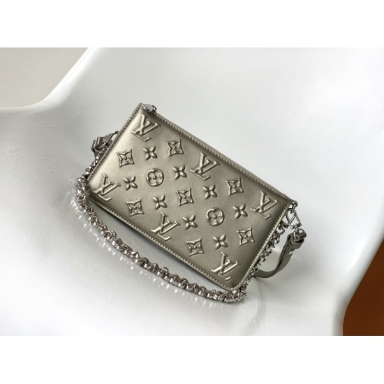 20231126 p650 M81828 Top of the line Original This Lexington carry on bag made a dazzling debut at the Louis Vuitton 2023 Early Spring Fashion Show, crafted with eye-catching new materials and made of Moonogram calf leather, paired with a metallic and shi