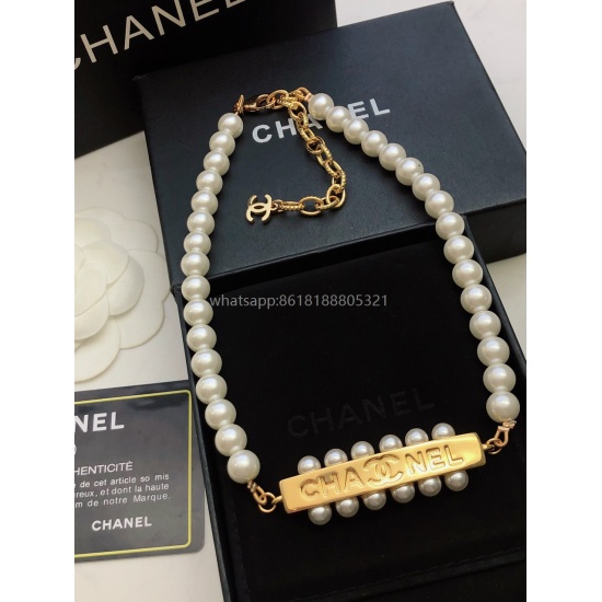 On July 23, 2023, the manufacturer sent Chanel a new spring/summer 2023 necklace (made entirely by hand) with a pearl necklace paired with classic double C inlaid diamonds and pearl elements. The combination of double C and pearl elements will make it a s