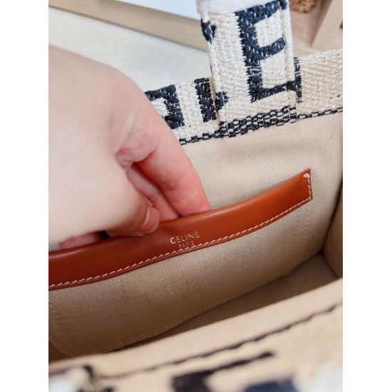 20240315 P680 CELINE Autumn New | CABAS THAIS Small CELINE Full body Printed Fabric Handbag New Super Gentle CELINE Letter Small Tote Previously, it was always a large Tote with a larger volume. The new small Tote size is not too friendly for small girls 