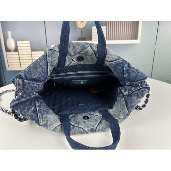 On July 20, 2023, the new backpack batch is super popular in stock | Backpack has launched a new trendy point this year, featuring imported denim washing, named after the year number. Aim for it!! Handbag 〰 Bin bag ♥ Love every color! This grass planting 