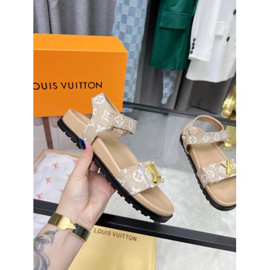 20230923 Louis Vuitton multi-color optional new style slippers are popular on the market, with 1:1 high-end customization, instantly killing all imitations. The original molded logo decoration is both fashionable and beautiful, with fabric: calf leather, 