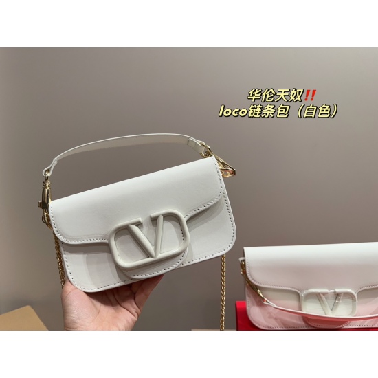 2023.11. 10 large P195 folding box ⚠️ Size 25.14 Small P190 Folding Box ⚠️ Size 18.12 Valentino loco chain bag unlocks fashionable charm cool and cute The most beautiful girl in the whole street