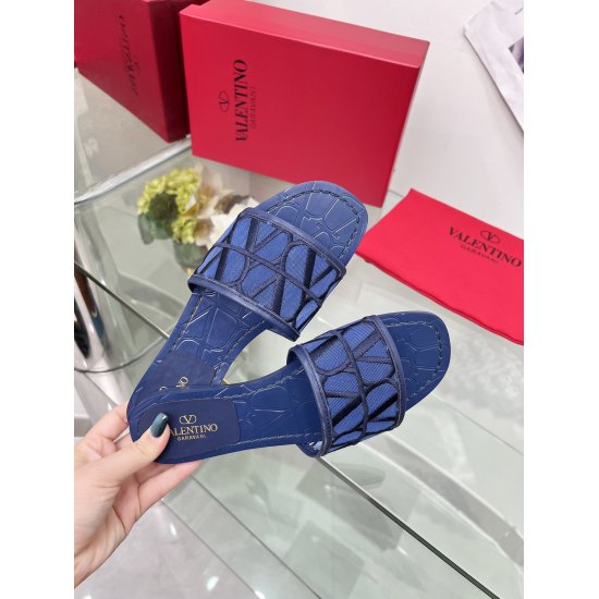 20240414 2074 Hualun Home's latest upgraded logo flat slipper series. 5 colors. Sizes 5-42, rubber sole ￥ 180. Genuine leather base with 40