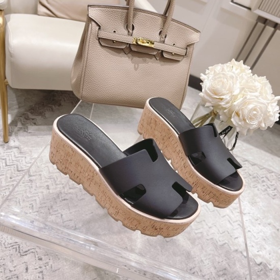 2023.07.16 2033 Hermès early spring new style, I-shaped thick soled slippers, my home is a cow leather pad foot leather~small MM benefits come ❤️ The outsole is designed with anti slip and wear-resistant film size: 35-40 ¥ 40 non return and exchange)
