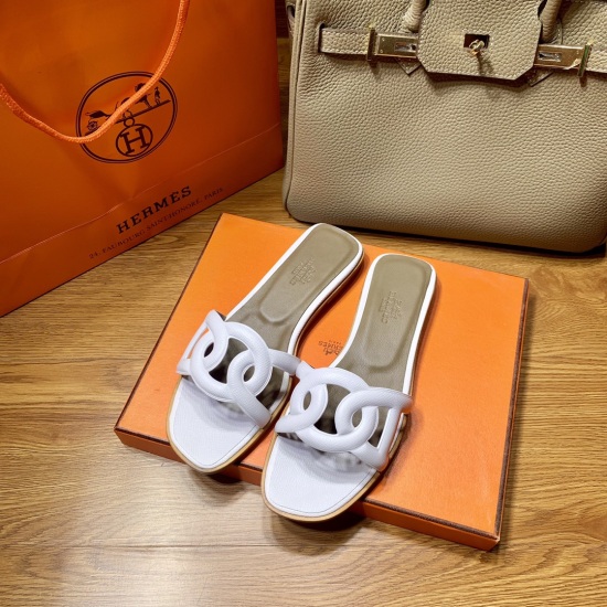 2023.07.16 Hermes Hermès H's classic pig nose slippers are of top quality, and the shape is super authentic! Super three-dimensional pig nose effect, comfortable and versatile on the feet! The essential fabric for summer items is made of top layer cowhide