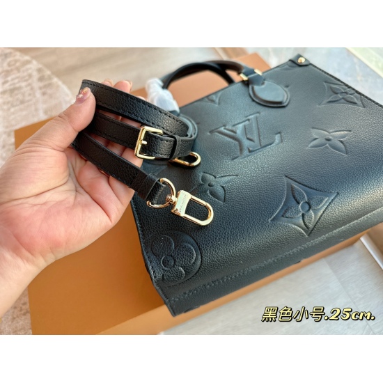2023.10.1 255 245 235 Folding size: 42 * 34cm (large) 34 * 26cm (medium) 25 * 20cm (small) Excellent quality Understand the goods ‼️ The entire bag is made of cowhide, and the quality is really super! Search Lv on the go shopping bag