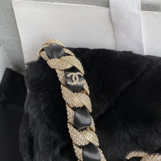 P1210 Chanel Autumn/Winter Diamond Wool AS2240 Fur Bag Flap Bag Bling Bling~I really like princess like bags that have no resistance at all. The combination of diamonds and fur is incomparable to a socialite style fairy ♀️ Size: 1.5 * 21.5 * 6.5cm