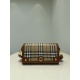 On March 9, 2024, the P780 B Home Note classic plaid stick bag features a single shoulder and underarm crossbody bag. The bag body is made of Vintage vintage plaid eco-friendly canvas and smooth Italian tanned leather, with high recognition of classic pla