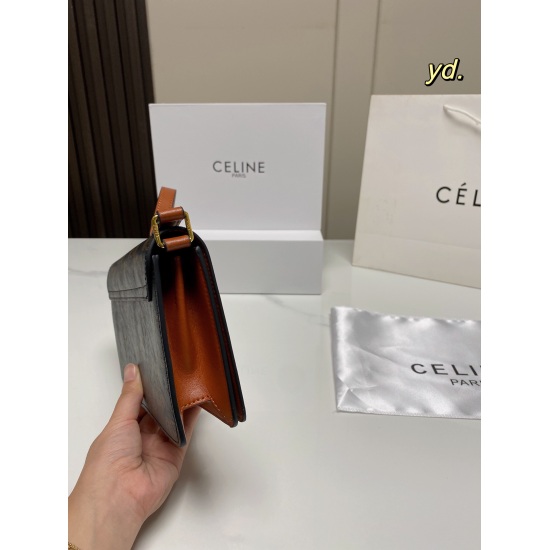 2023.10.30 P210 (Folding Box) size: 2515Celine Celine Arc de Triomphe Underarm Bag The entire body of the bag has clean and neat lines ✨ The physical object is super beautiful, with a sense of sophistication: full of sophistication