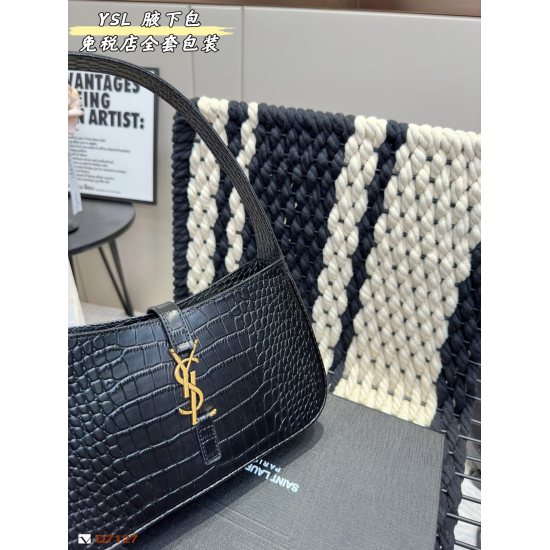 On November 6, 2023, a full set of packaging recommendations for the 205 duty-free store. The Yangshulin YSL underarm bag is very suitable for autumn and winter. I have seen Celine Gucci Prada a lot Yang Shulin's bag is very novel, with a vintage crocodil