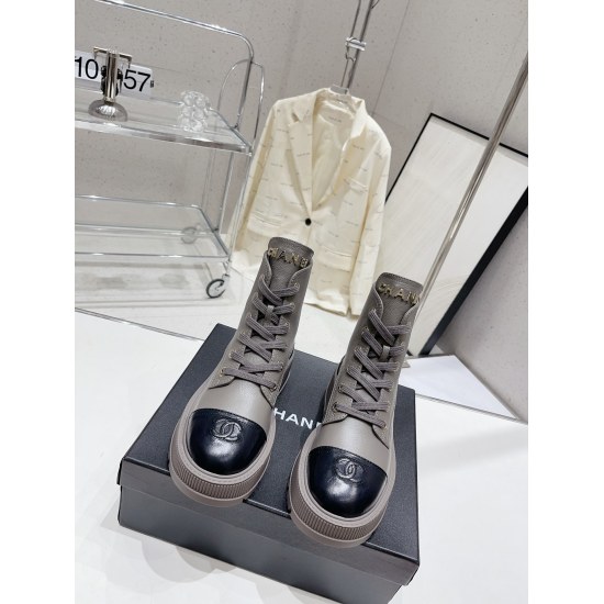 2023.11.19 Factory price 320Chanel Xiaoxiang Autumn and Winter New Thick Sole Martin Boots! This style is too much to resist the luxury and gorgeous fragrance that girls must pay for, and the ankle strap design is easy to wear and take off. Upper with lyc