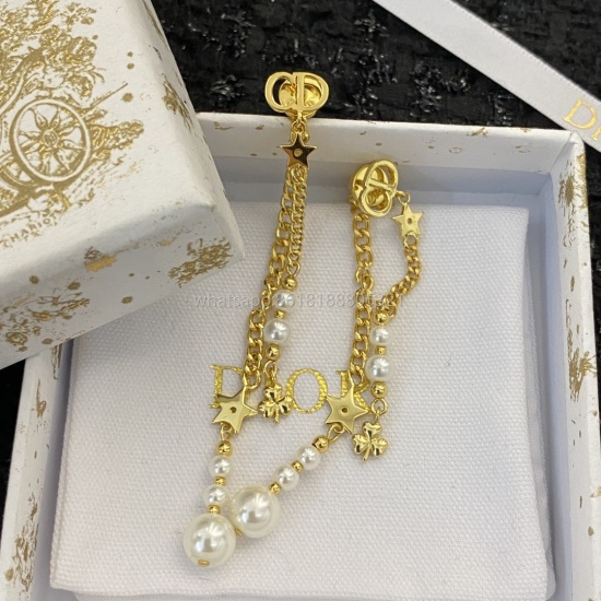 On July 23, 2023, Dijia's Earrings became a hot selling item on the market ❣ Synchronous counter ‼ Exclusive high-end quality live photos ‼ Exquisite workmanship, perfect and flawless purchasing level ‼ Heavy industry electroplating has a super texture in