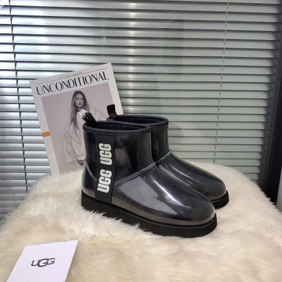 On September 29, 2023, the P230 UGG-3190 Zhou Dongyu's same popular snow boots were exclusively molded and debugged for over two months. Zhou Dongyu's same popular model was launched. Classic mini candy colored jelly short boots with ugg letter side desig
