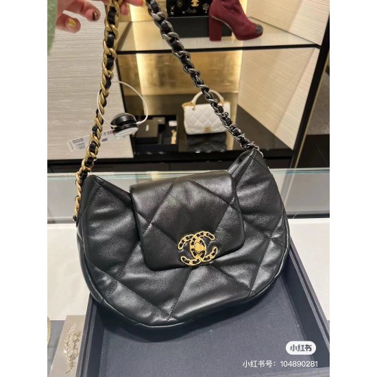 19bag underarm bag launched by 24C! Very beautiful, even Xiaoxiang's hobo is sure to catch fire! Especially this type that continues to use 19 classic elements, it is even more durable and classic, with a very soft feel!