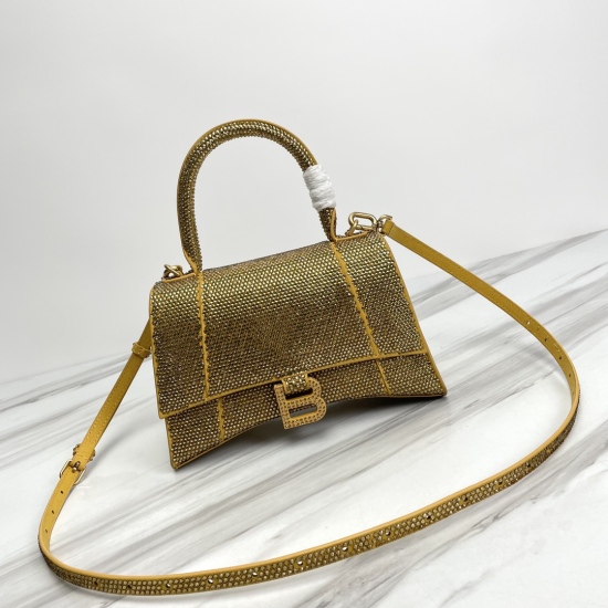 20240324 hourglass bag shipment 830, hot brick heavy handmade craftsmanship, you have asked us N times about the hourglass bag leak! Balenciag α This season's Hourglass crocodile sand pattern bag features a unique iconic curved line shape that is highly r
