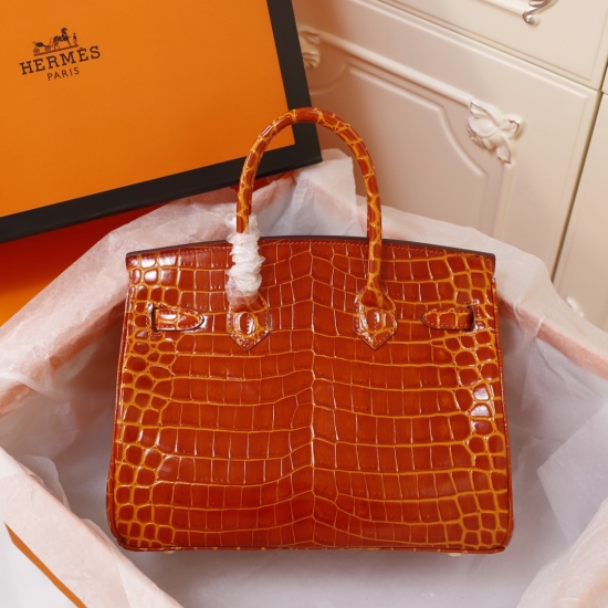 20240317 (original order with new background) H Birkin Smooth Crocodile CK67 Vert Fonce 30cm Batch: 650 185cm Batch: 670 Most Herm è s Inside, the best and most classic highlight crocodile pattern! Unique pattern, pure steel hardware, stunning temperament