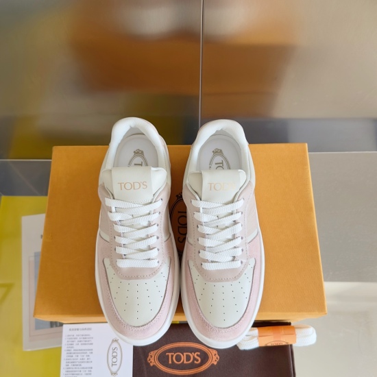 On January 5, 2024, TODS Todd's latest thick soled casual sports shoes were purchased and developed. This sports shoe features a special large rubber bean on the thick sole, and the upper design incorporates basketball elements. The leather has a soft tou