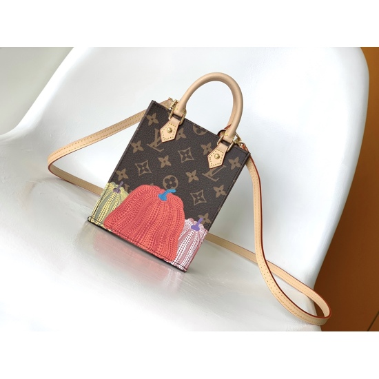 20231125 p520M82112 Top of the line collaboration series between Louis Vuitton and Yayoshi Kusama explores the strange and wonderful ideas of this Japanese artist, witnessing the brand's infinite enthusiasm for the art world. This LV x YK Petit Sac Plat h