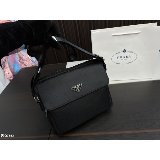 2023.11.06 168/85 ♥ Prada/Prada 23 New Product Postman Bag Camera Bag Logo Hardware Original One to One Quality Built-in Partition Layer Fried Chicken Versatile and Practical A Favorite Beauty Girl Get Started! Store Owner Recommended Quality Super Size 2