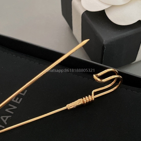 2023.07.23 High quality details as shown in the picture Fragrant Pin Pendant brooch wall crack recommendation! Super versatile, super beautiful, and elegant and timeless! Pins are specially customized and can only be ordered from 0 pieces. There are no re