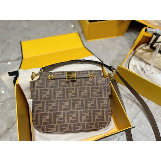 On October 26, 2023, with a box size of 25 * 19cm, Fendi touch is a female executive's bag with a double F exquisite lock buckle that exudes the flavor of Hermes. This bag is particularly stylish in both color and design! ⚠ Quality of cowhide!