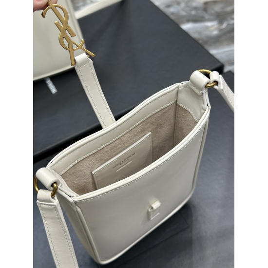 20231128 batch: 550 [white] LE 5A7 series new members_ Mobile phone bag wall crack recommendation: This mini phone bag is perfect for showcasing countless fashionable and sophisticated designs. It is delicate, compact, and easy to create a concave shape ✌