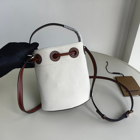 2024.03.09p650 Burberry Bur Mini Bucket Bag, lightweight and exquisite, cute and with a good capacity. Model 56911, white brown mini bucket bag, size 16.5x 11 x 18.5cm
