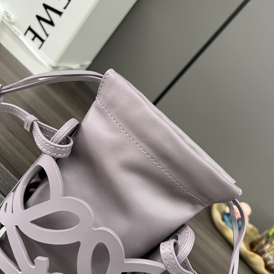 20240325 Original 750 Special Grade 870LO ℮℮℮ W ℮ Classic Cow Leather and Napa Leather Anagram Hollow Small Bag This multifunctional small bag is made of Anagram hollow cow leather and comes with a leather strap and matching Napa leather drawstring inner 