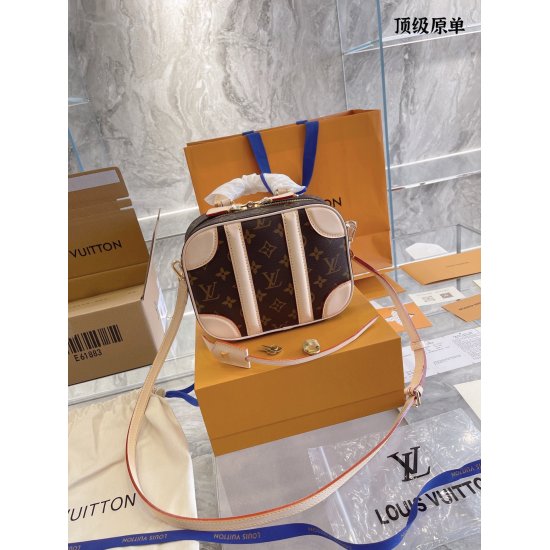 On March 3, 2023, the top original order p455 was a showcase Mini Luggage BB that traveled with LV. This Mini Luggage BB handbag debuted in the 2019 Autumn/Winter series, and was also designed by beloved Louis Vuitton Creative Director Nicolas Ghesquiere 