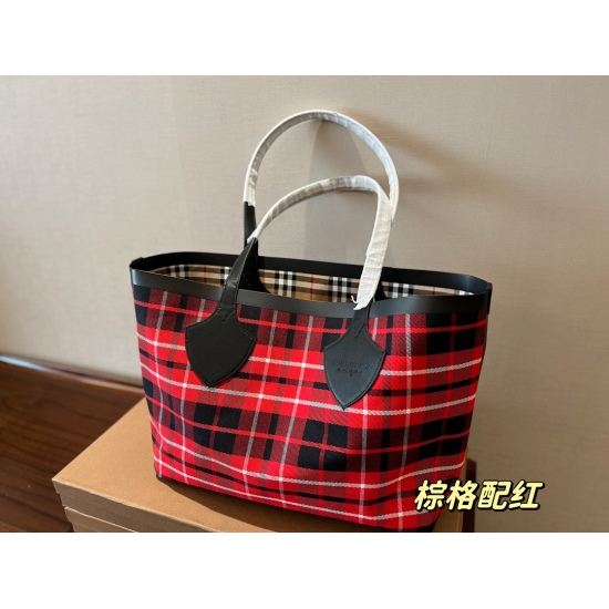 2023.11.17 235 Boxless Size: Bottom width 38, top width 50, and height 30cmbur Double sided shopping bag, mature and introverted on one side, and youthful on the other! This one is really easy to carry! No matter how you carry it, it looks good