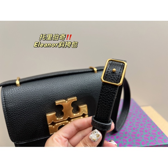 2023.11.17 Large P245 Folding Box ⚠️ Size 19.15 Small P240 Folding Box ⚠️ The size of the 16.12 Tory Burch ELEANOR crossbody bag is made of cow leather, which has a low-key, clean and high-end texture. Compared to sheepskin, the wear-resistant cow leather