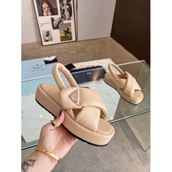 2023.07.07 Prada bread sandals Top new 2023 Muller shoes are particularly convenient to wear, full of love ❤ You don't need to bend down or tie your shoelaces when going out to change shoes. You can wear them in spring, summer, and autumn. This pair of Mu