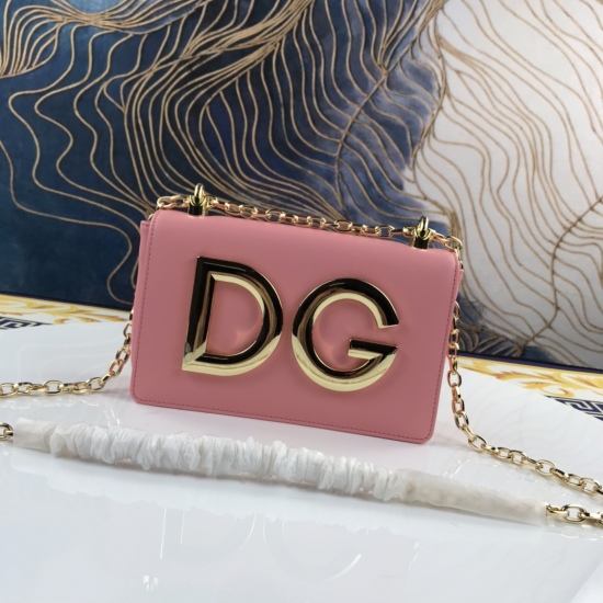 20240319 Batch 520 Dolce Gabbana Original Manufacturing Series Crossbody Bag! Using imported raw material Napa cowhide, featuring the new boastful gold-plated DG logo! The flip cover adopts a hidden magnetic buckle! Chain decoration gold-plated! The top o