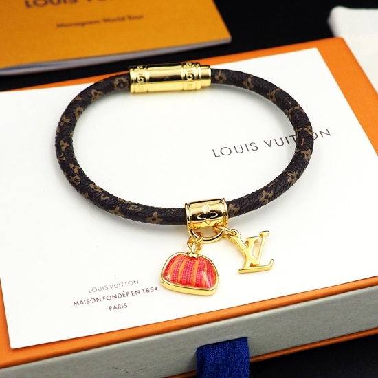 2023.07.11  Lvjia LV x YK Hang It new bracelet comes from Louis Vuitton x Yayoi Kusama cooperation series. The iconic pumpkin element of the artist has been transformed into a dynamic decoration, hanging together with the LV letter on the classic Monogram