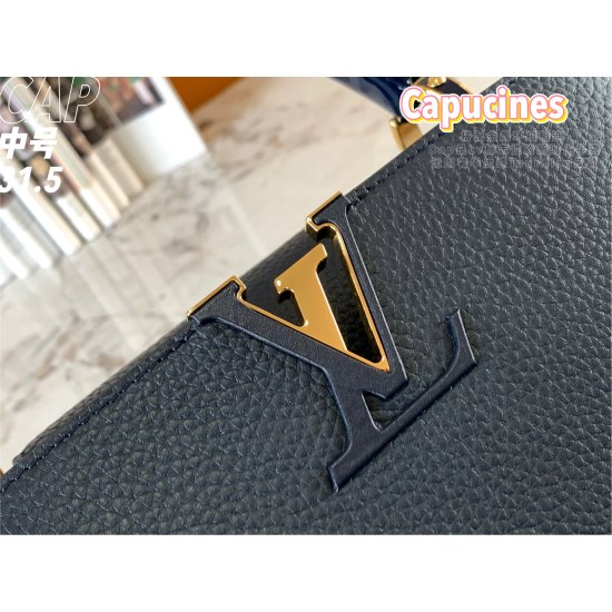 20231125 P1350 【 Premium Original Leather M59209 Royal Blue 】 This Capuchines Medium handbag is made of full grain Taurillon cow leather, embellishing the exquisite chain with Monogram flowers that resemble jewelry, and then engraving LV letters one after