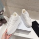 2024.01.05 310 Celine thick soled wool style small white shoes, this autumn and winter not too cold collection is warm, comfortable, fashionable, and versatile. Any clothing can easily match imported cowhide uppers, real wool lining, foot pads, original c
