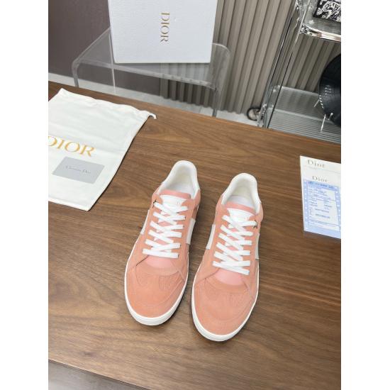 20240414 P230 Dior [Dior] decor update! This Dior Star sneaker is a classic item from Dior, with a timeless and unique design. The pink suede leather upper is paired with white leather inlay to enhance the style, adorned with a gold toned CD logo and star