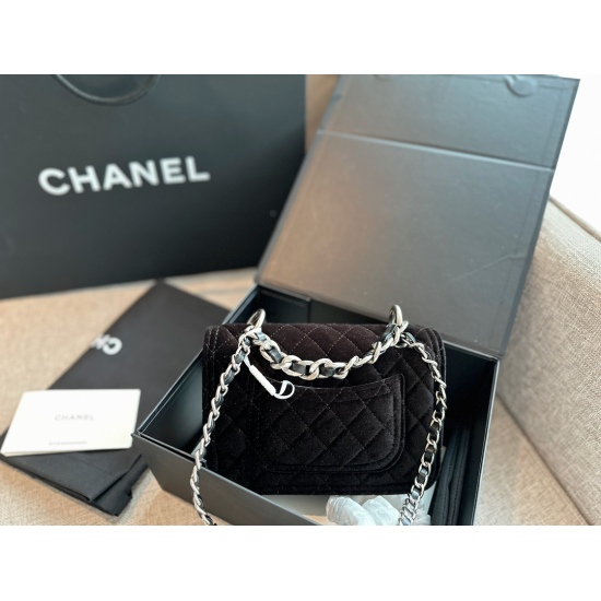 255 box size: 19 * 13cm is worth buying!!! Xiaoxiangjia 23s. The black velvet mailman bag is full of a sense of luxury! Watch it flicker! Retro and shining!