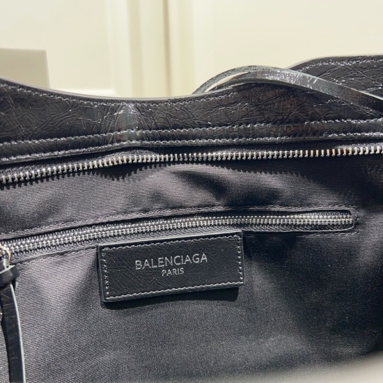 Batch 650 Balenciaga from Balenciaga in 20240324. Italian imported explosive pattern top layer cowhide tassel style small black nail (large bottom length 38cm * 24cm * 12cm) (medium bottom length 30cm * 19cm * 11cm/) (mini bottom length 23cm * 15cm * 10cm
