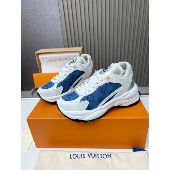 On November 17, 2024, the official website counter made the LV Louis Vuitton Run 55 sports shoes in a 1:1 ratio. The shoes are made of technological materials such as mesh fabric, rubber, and adhesive, paired with cowhide leather, exuding a sporty style t