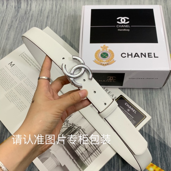 On December 14, 2023, Chanel's new small fragrance has a width of 3.0cm, paired with exquisite antique gold and silver craftsmanship, gold and silver buckles, and a women's leisure small waist belt with a counter packaging configuration