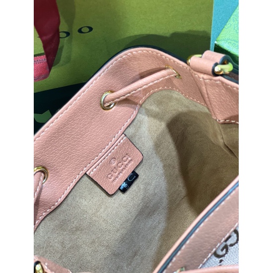 Gucci's new model number 550620 Pink Cloth/Pink Pig Pattern Size: Width 15x Height 18x Side Width 9.5cm