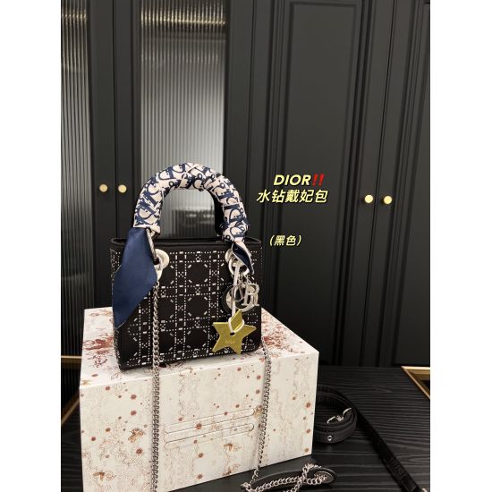 2023.10.07 P255 folding box ⚠ Size 16.14 Dior Rhinestone Princess Bag is cute and charming, and can be easily controlled with any combination. It is a must-have item for every cute girl