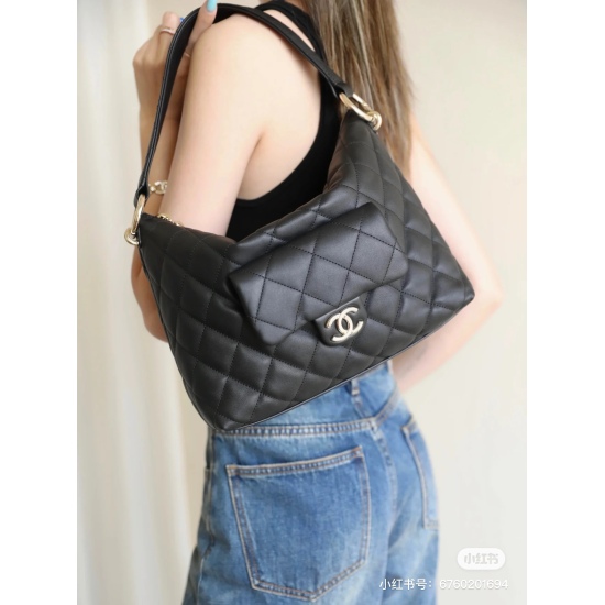 On October 13, 2023, 225 230size: 30 * 23cm (small) 39 * 28cm (large) Chanel 23b/hobo underarm bag is not greasy! A soft and large bag is only handsome | With a full texture and a sense of sophistication, it is suitable for both sweet and cool styles~