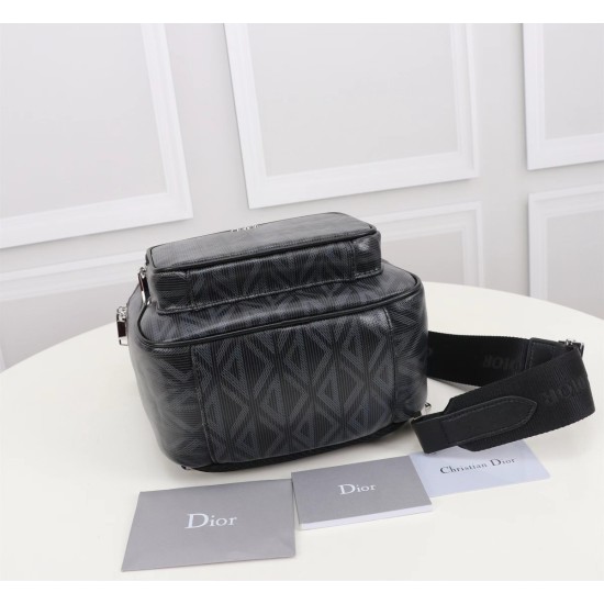20231126 610 This mini Rider shoulder bag is inspired by the design of the Rider backpack, with a practical silhouette. Crafted with Dior black canvas and adorned with a CD Diamond pattern, the front zippered pocket is adorned with the Dior logo. The spac