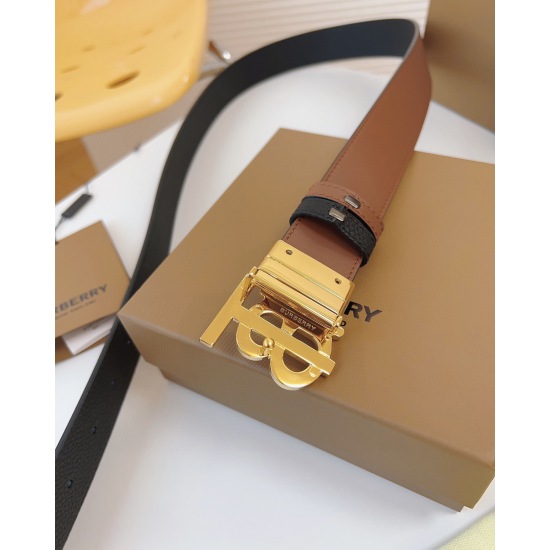 The Burberry counter is synchronized with a dual purpose Italian made belt, equipped with a bright and eye-catching exclusive logo design. Buckle width: 3.5cm classic business belt, preferred for casual men! Grand and fashionable